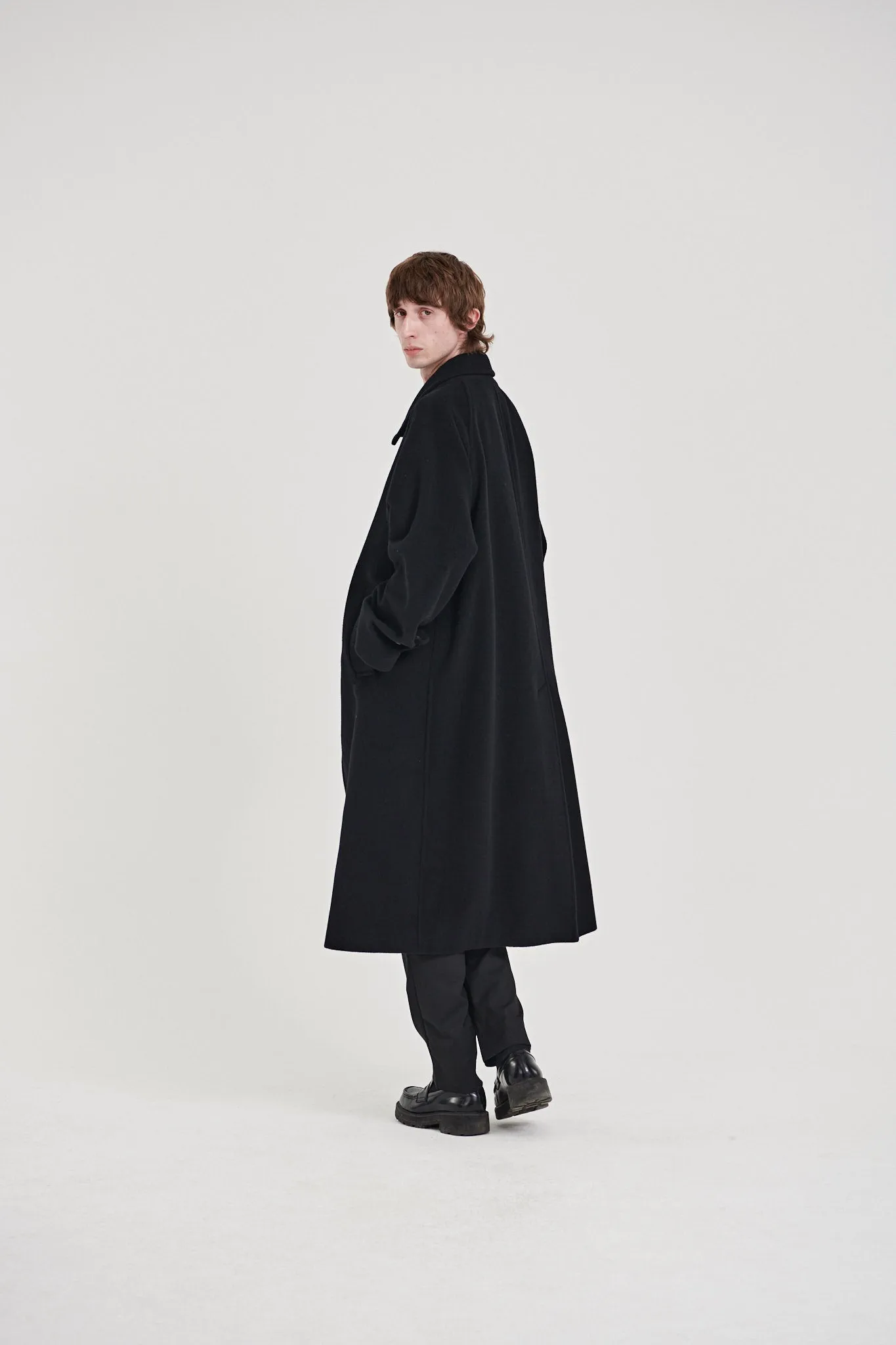 10 / Cashmere coat black